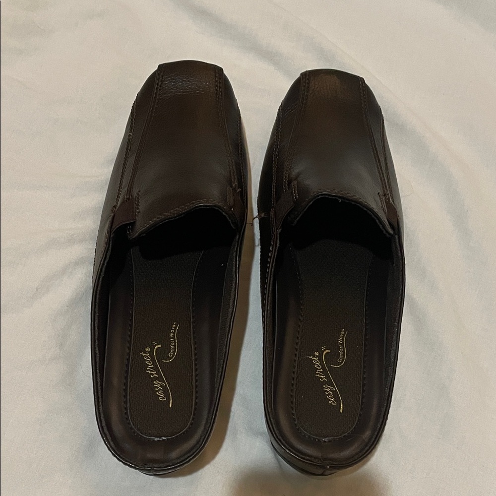 Brand New, Never worn elegant brown leather women’s loafers